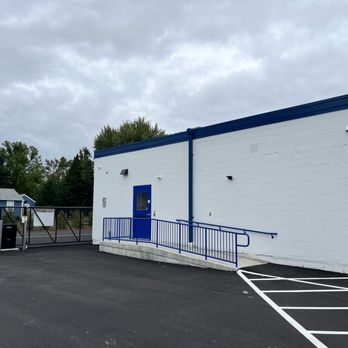 Storage Place - Cranston - Easy access to get inside the building. - Self Storage Near Me - Cranston, Rhode Island Storage Place - Cranston - Easy access to get inside the building. - Self Storage Near Me - Cranston, Rhode Island