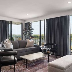 Origin Kansas City Riverfront - Suite