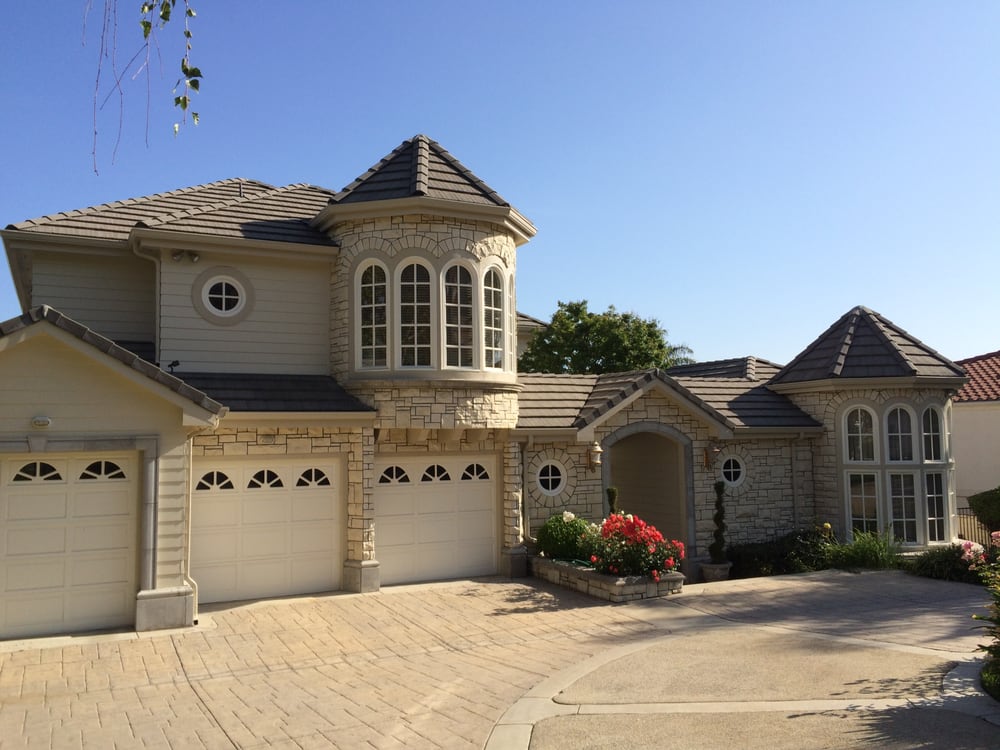 Slide of T & G Roofing and Solar Company