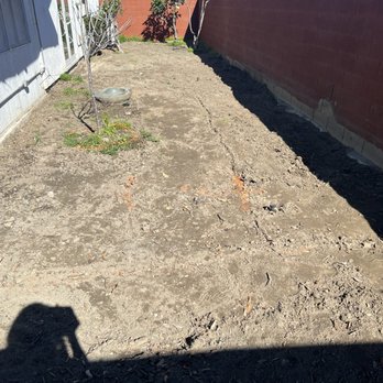 The Orange County Interlocking Paver Co - The side yard BEFORE OCIP, Co. - General Contractors Near Me - Newport Beach, California The Orange County Interlocking Paver Co - The side yard BEFORE OCIP, Co. - General Contractors Near Me - Newport Beach, California