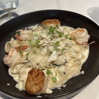 Cafe Mezzanotte - Fettuccine Mediterraneo - Italian Near Me - Severna Park, Maryland