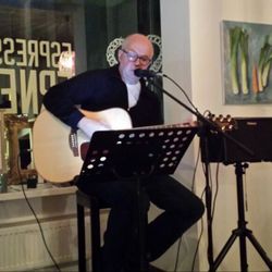 Espressobar Ernesto - Carlos G mit Life Musik - unplugged am 12.5.18 bei Rita und Ihren Gästen im super-netten-gemütlichen Ambiente in Bad Homburg.