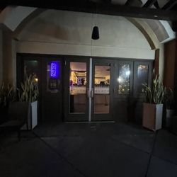 Yelpies at Slate Camarillo - Entrance