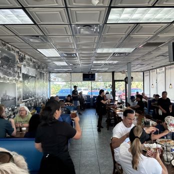 Mamas Kitchen - Busy Sunday morning! - Breakfast & Brunch Near Me - Tampa, Florida