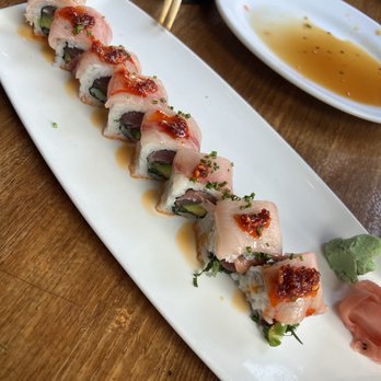 Ocean Prime - 3 fish sushi roll with chili - good - Seafood Near Me - Beverly Hills, California Ocean Prime - 3 fish sushi roll with chili - good - Seafood Near Me - Beverly Hills, California