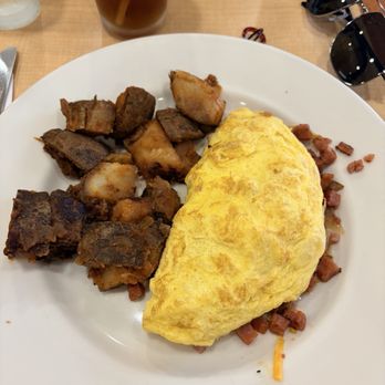 Rise and Shine Cafe - Meat lovers omelette - Breakfast & Brunch Near Me - Mililani, Hawaii