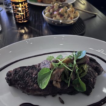 Hell's Kitchen - Beef Wellington, Baked Mac n Cheese and New York Strip - Cocktail Bars Near Me - Funner, California