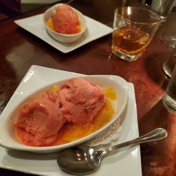 Hampton Street Vineyard - New American Near Me - Columbia, South Carolina