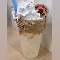 Crepes n shakes LA - Mazapán milkshake