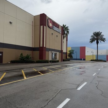 Cinemark Orlando and XD - Cinema Near Me - Orlando, Florida