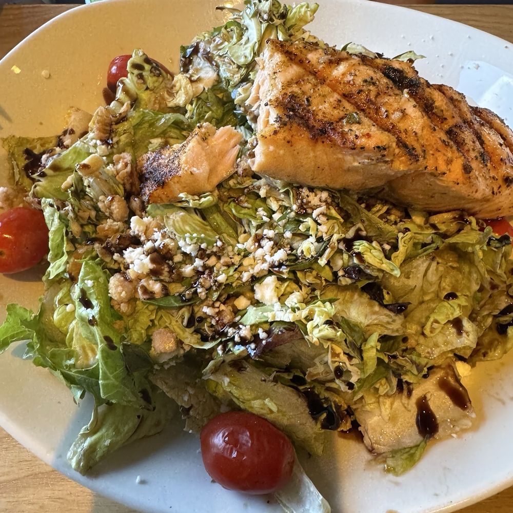 Bonefish Grill - Salmon salad - Seafood Near Me - Glen Allen, Virginia