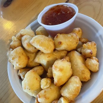 The Cottage Inn - Fried cheese curd and Thai sauce - Pubs Near Me - Copenhagen, New York