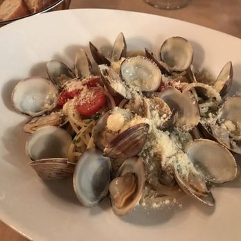 NiDo Caffe - Spaghetti Alle Vongole - Italian Near Me - Miami, Florida NiDo Caffe - Spaghetti Alle Vongole - Italian Near Me - Miami, Florida