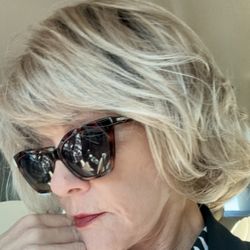 Imagine Beauty & Wigs - My first wig purchase here. Love the two tone.