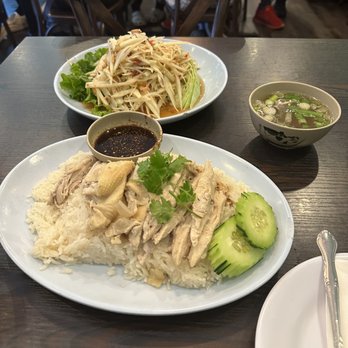 Ruen Pair - Papaya Salad and Chicken Over Rice - Thai Near Me - Los Angeles, California Ruen Pair - Papaya Salad and Chicken Over Rice - Thai Near Me - Los Angeles, California