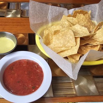 Los Comales - Salsa, green sauce, chips - Mexican Near Me - Memphis, Tennessee