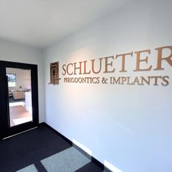 Schlueter Periodontics & Implants - Entrance