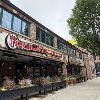 Portillo's & Barnelli's Chicago - Hot Dogs Near Me - Chicago, Illinois Portillo's & Barnelli's Chicago - Hot Dogs Near Me - Chicago, Illinois