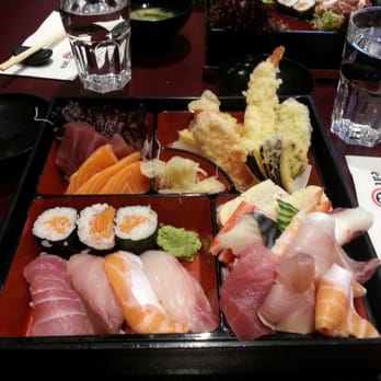 Eat Tokyo - Sushi bento...my staple. I really should get something different but their sashimi is just waay too fresh oi oi - Japanese Near Me - London, XGL