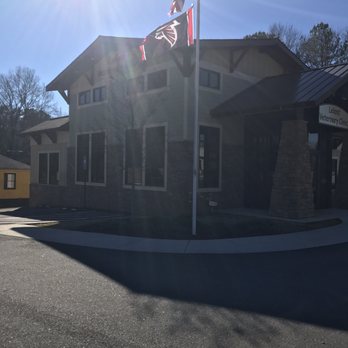 Leland Veterinary Clinic - Exterior of the building. - Veterinarians Near Me - Mableton, Georgia