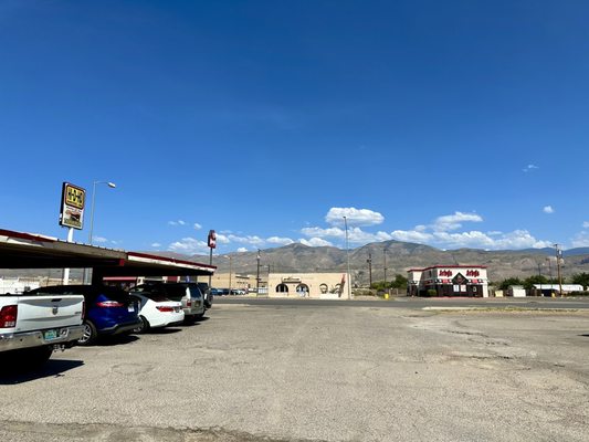 Hi-D-Ho Drive In by null