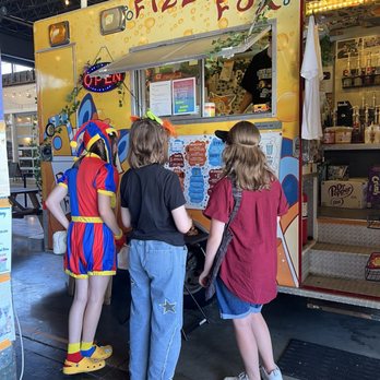 Fizzy Fox - Me and my friends ordering - Food Trucks Near Me - Lexington, Kentucky Fizzy Fox - Me and my friends ordering - Food Trucks Near Me - Lexington, Kentucky