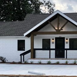 McConnell Eye Associates - McConnell Eye's newly renovated office. Eye exams, cataracts, eye surgery, eyelid surgery, diabetic eye exams, glaucoma.
