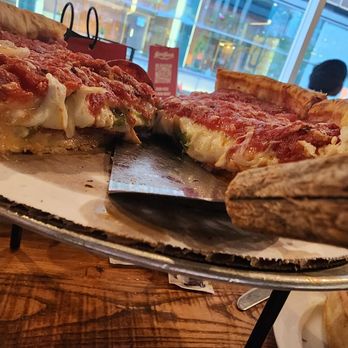 Giordano's - Deep dish pizza - Pizza Near Me - Chicago, Illinois