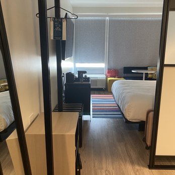 Aloft by Marriott Austin South - King size room - Hotels Near Me - Austin, Texas Aloft by Marriott Austin South - King size room - Hotels Near Me - Austin, Texas
