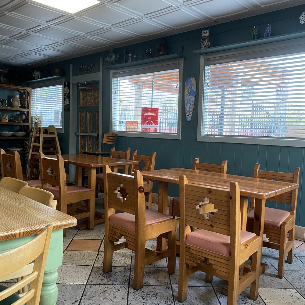 Ubon Thai Kitchen - Interior seating near entrance - Thai Near Me - Eugene, Oregon