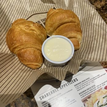 Cheddar's Scratch Kitchen - Honey Butter Croissants - American Near Me - Austin, Texas