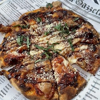 D'Vino - Margarita pizza. - Italian Near Me - Madison, Wisconsin D'Vino - Margarita pizza. - Italian Near Me - Madison, Wisconsin