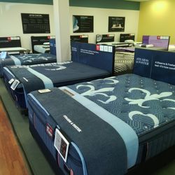 Mattress Firm Outlet - Colonial Promenade Parkway