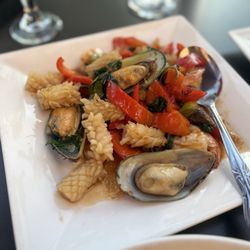 Laksana Thai Cuisine - Basil Seafood