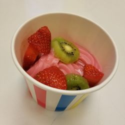 Yogolandia Yogurt & Botana Bar - Strawberry (Fresa) with the choice of kiwi and strawberry toppings