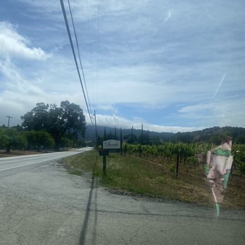 Sarah's Vineyard - Wine Tasting Room Near Me - Gilroy, California