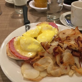 Lou Mitchell's - Eggs Benedict - Breakfast & Brunch Near Me - Chicago, Illinois