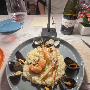 Due Colonne - Seafood Risotto and a bottle of house Merlot - Italian Near Me - Venezia, VE Due Colonne - Seafood Risotto and a bottle of house Merlot - Italian Near Me - Venezia, VE