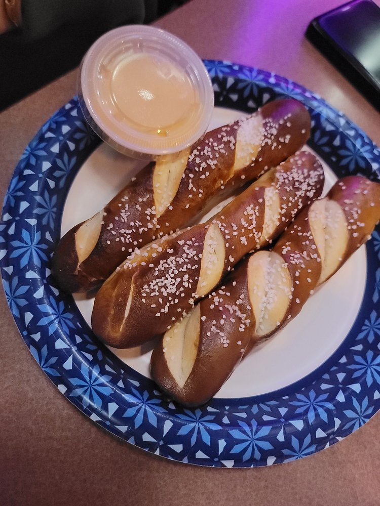 THE CORNER CHILL & GRILL 32 Photos & 33 Reviews 341 Centerville Ave, Belleville, Illinois