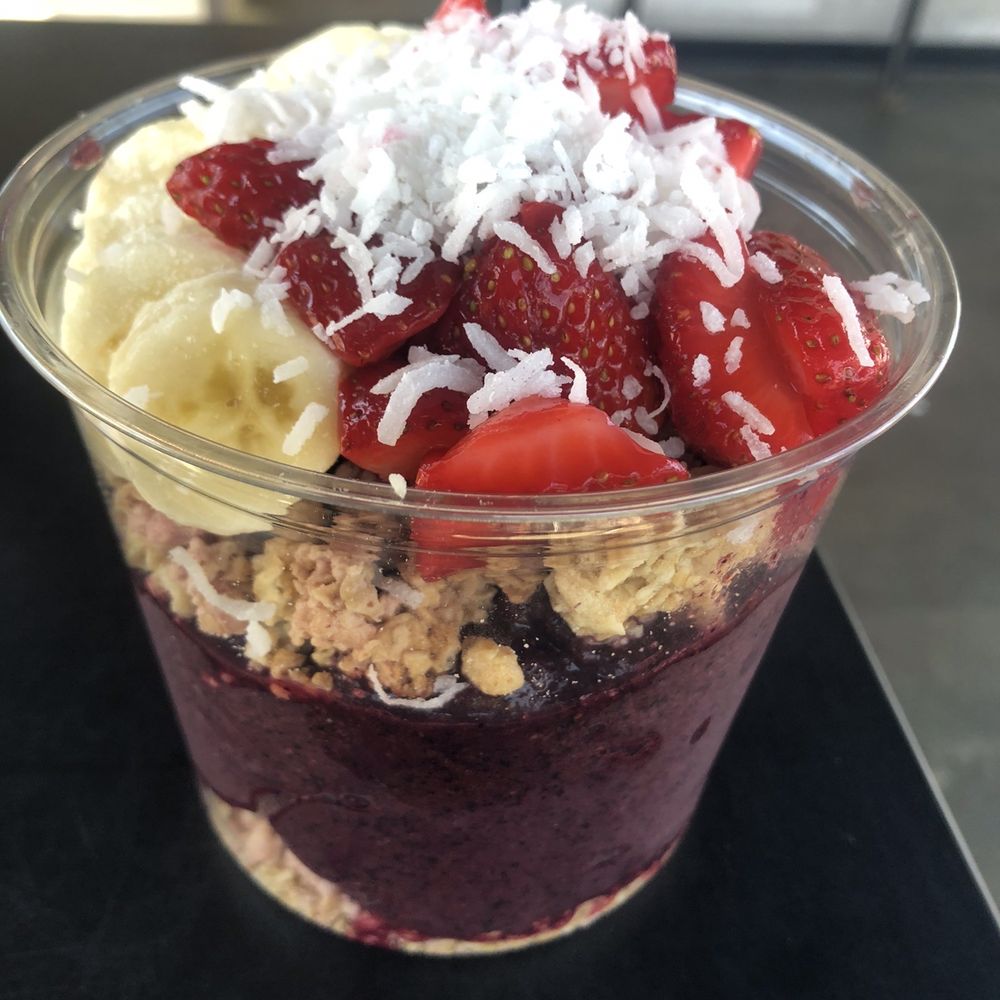 jüs - Strawberry and banana açaí bowl.  Truly a huge portion! - Juice Bars & Smoothies Near Me - Reno, Nevada