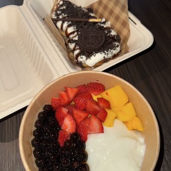 Mingle Mochi & Croffle - Cookies & Cream Croffle and Strawberry Mango Milk Mochi - Desserts Near Me - Rosemead, California Mingle Mochi & Croffle - Cookies & Cream Croffle and Strawberry Mango Milk Mochi - Desserts Near Me - Rosemead, California