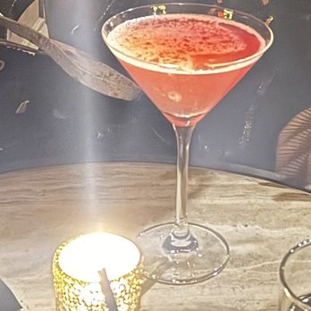 Gallery Bar & Grill - Broken glass French kiss - Cocktail Bars Near Me - Los Angeles, California