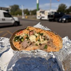 Mi Tierra Taqueria - Burrito con carne asada - delicioso