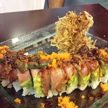 Xtreme Sushi - Chefs choice roll.  Don't know what was in it but it was tits. - Sushi Bars Near Me - Los Alamitos, California