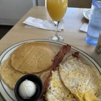 Doc Taylor's - The Right Side - Breakfast & Brunch Near Me - Virginia Beach, Virginia