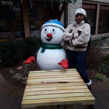 The Island - Snowmen everywhere! - Amusement Parks Near Me - Pigeon Forge, Tennessee The Island - Snowmen everywhere! - Amusement Parks Near Me - Pigeon Forge, Tennessee