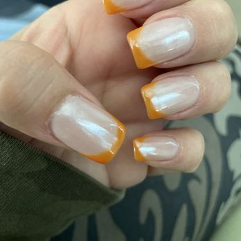 Beauty Lounge - Cracks in the gel are already chipping smh. - Hair Salons Near Me - San Diego, California Beauty Lounge - Cracks in the gel are already chipping smh. - Hair Salons Near Me - San Diego, California