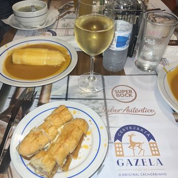 Cervejaria Gazela - Hot Dogs Near Me - Porto, 13