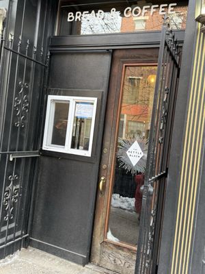 The Kettle Black by null