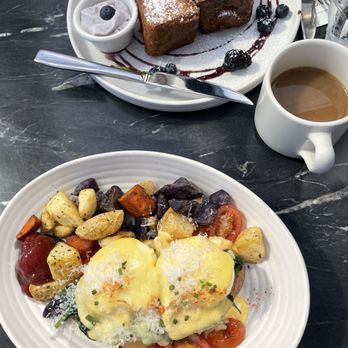 Sweet Maple - Eggs Benedict Florentine and Blueberry French toast - New American Near Me - Walnut Creek, California Sweet Maple - Eggs Benedict Florentine and Blueberry French toast - New American Near Me - Walnut Creek, California